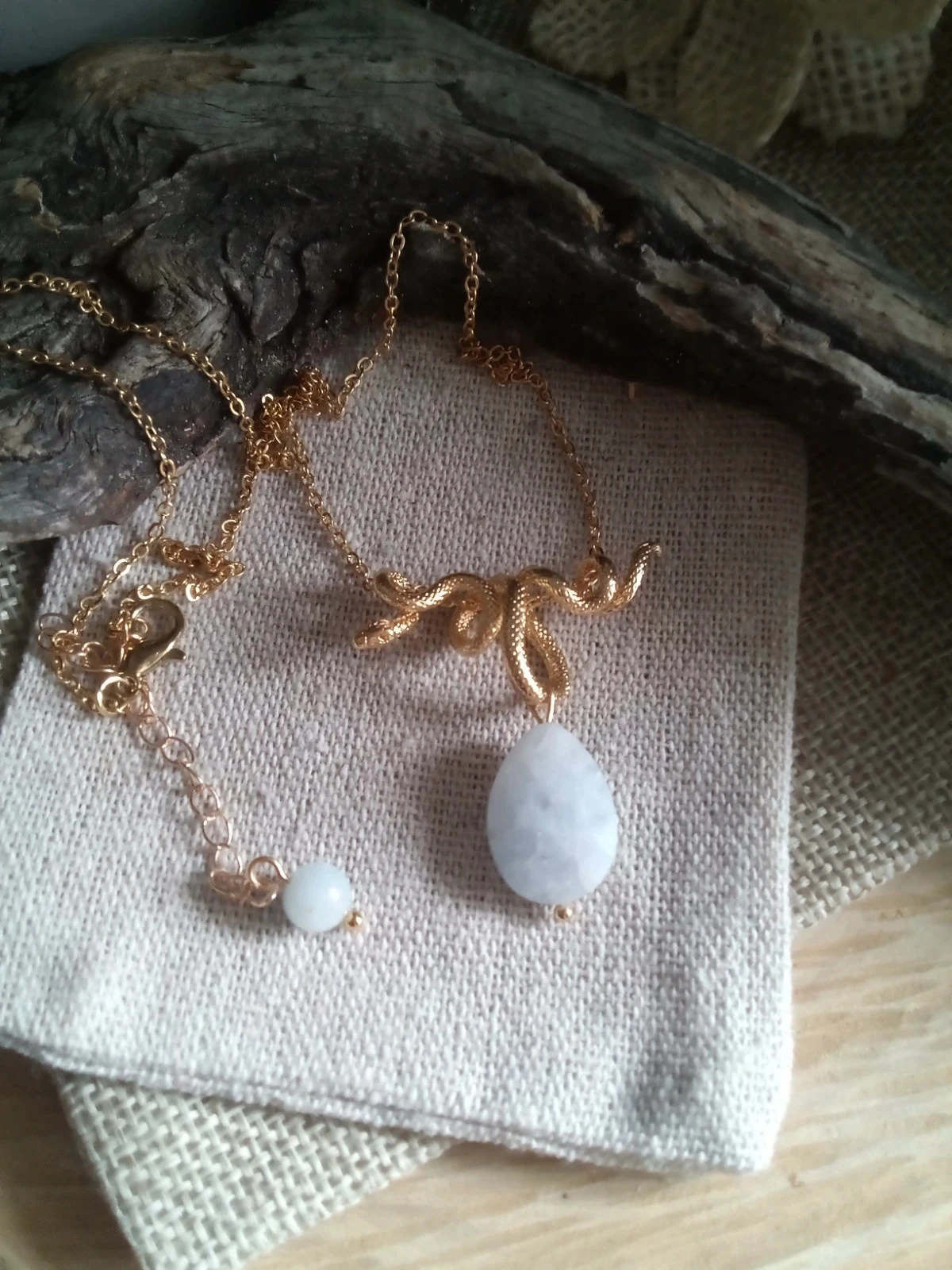 Collier pendentif serpent enroulé et pierres aigue marine – photo 2